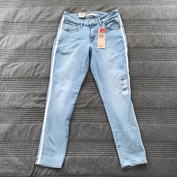 Levi’s Soft Sculpt Classic Mid-Rise Jeans - Picture 2 of 4